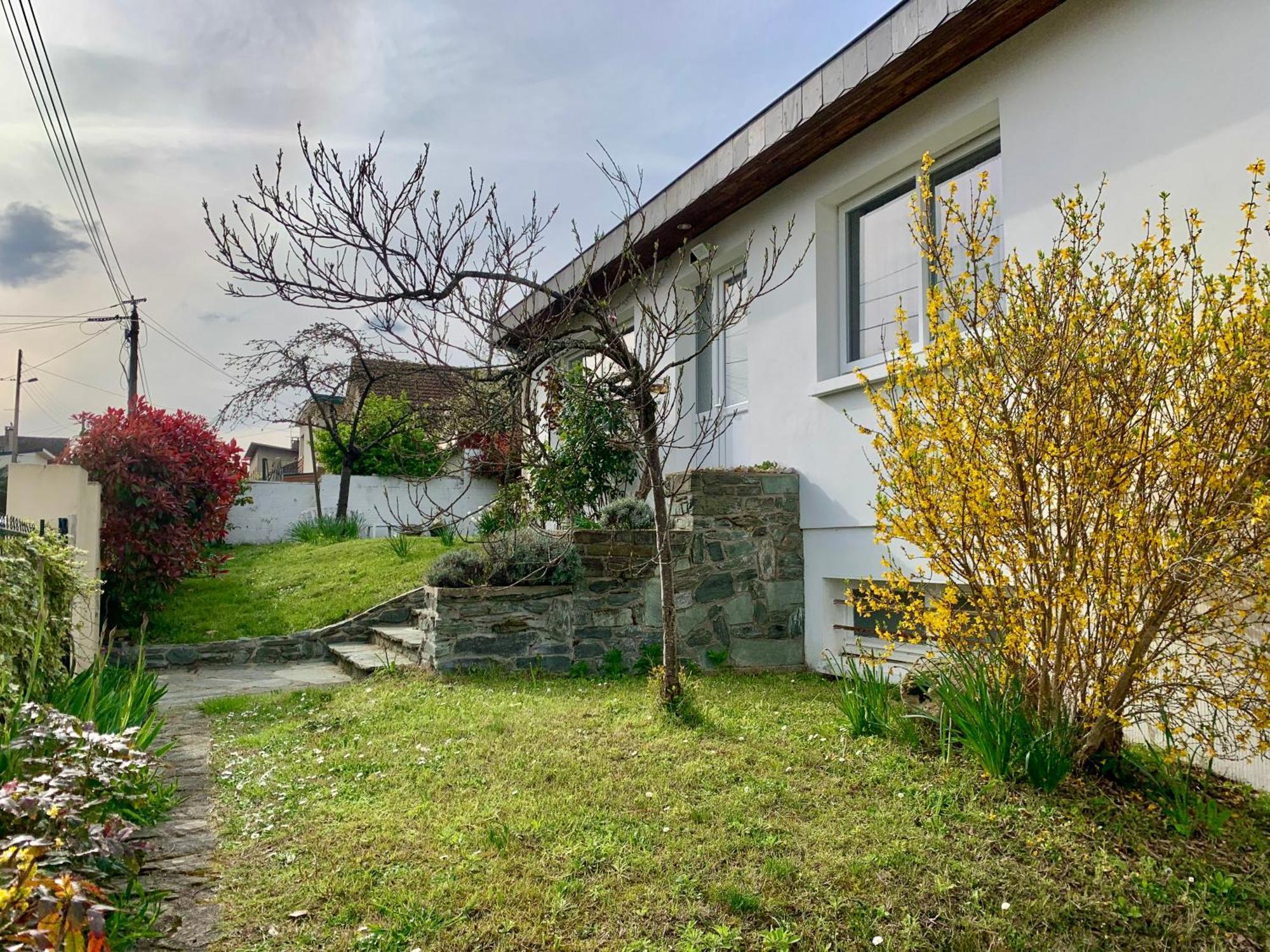 Maison Familiale Avec Jardin Proche Rouen Centre Holiday home Sotteville-les-Rouen